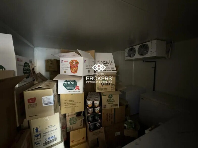 Retail in Bois-Colombes for lease - Interior Photo - Image 2 of 2