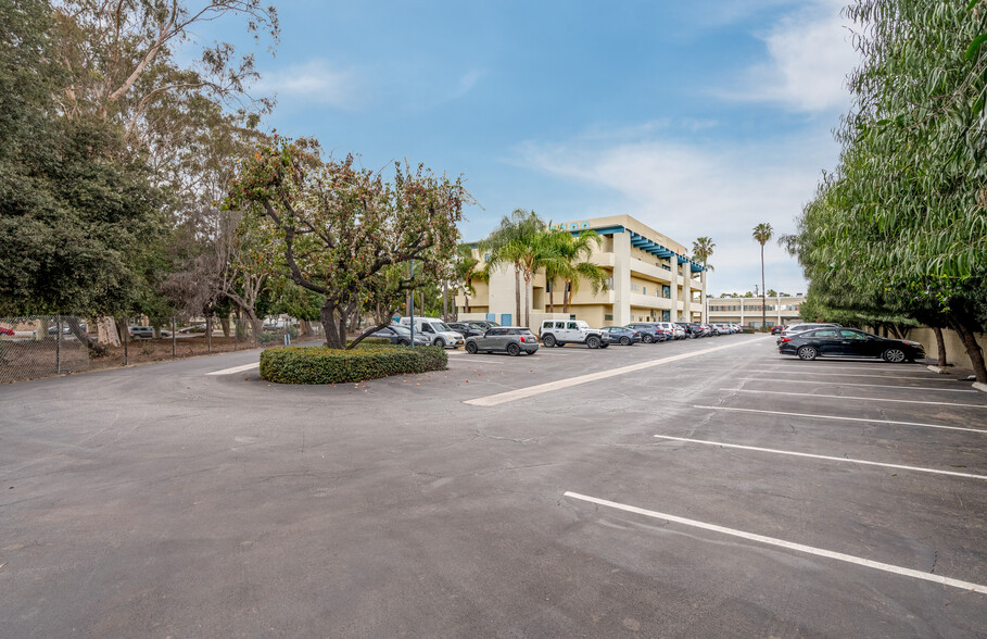 2700 N Bellflower Blvd, Long Beach, CA for lease - Building Photo - Image 3 of 18