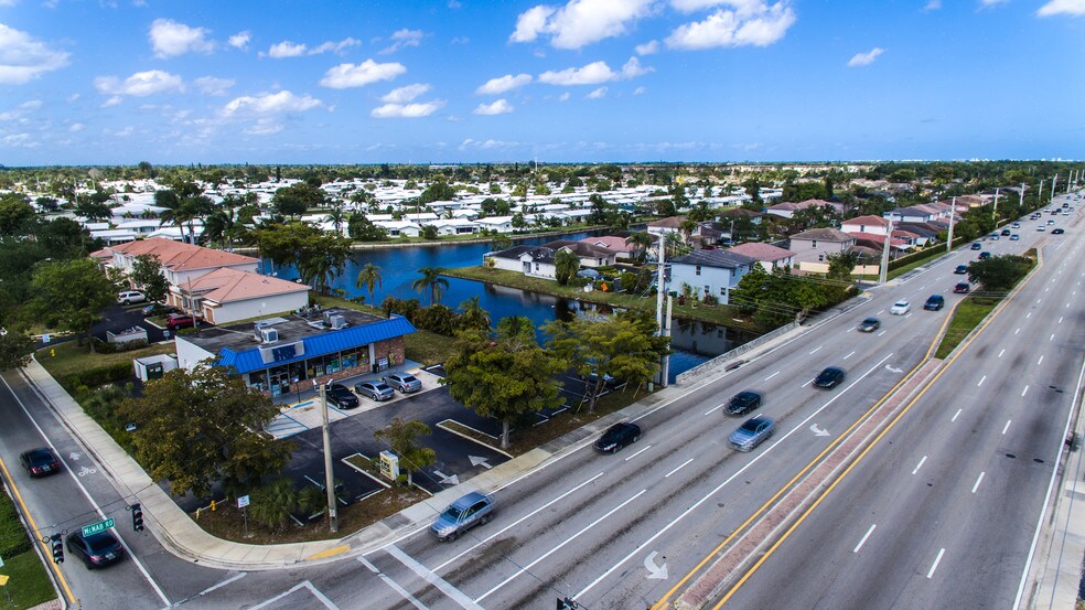 6995 W Mcnab Rd, Tamarac, FL à louer - Photo principale - Image 1 de 15