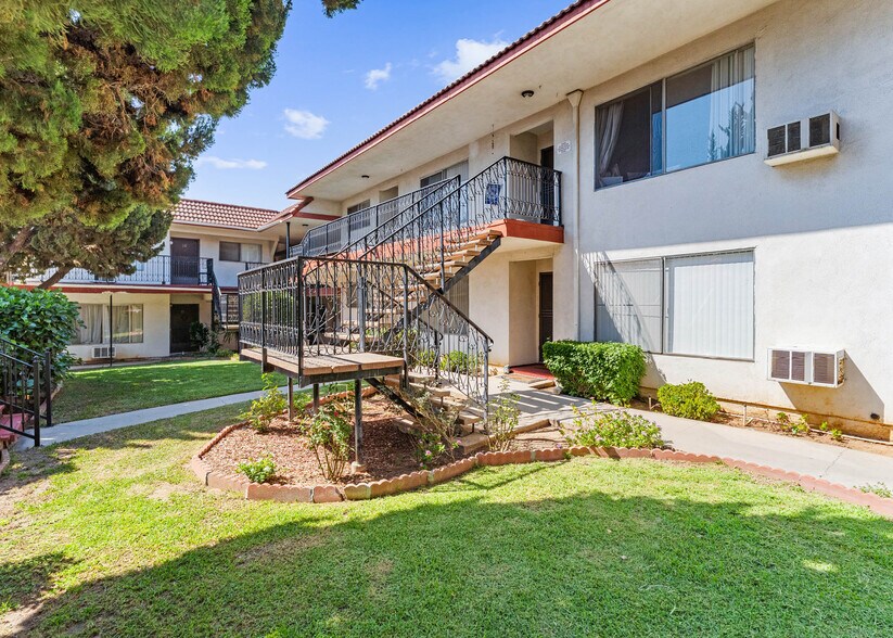 950 Walnut, La Habra, CA à vendre - Photo du bâtiment - Image 2 de 10