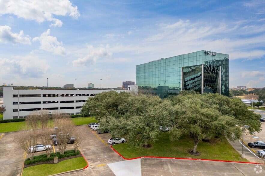 10260 Westheimer Rd, Houston, TX à vendre - Photo du bâtiment - Image 2 de 14