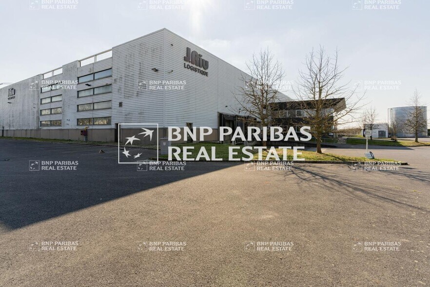 Bureau dans Saint-Michel-sur-Orge à louer - Photo du bâtiment - Image 3 de 12