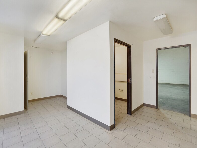 1203 W Brooks St, Ontario, CA à vendre - Photo intérieure - Image 2 de 10