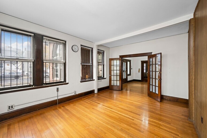15 Webster Ave, Staten Island, NY à vendre - Photo intérieure - Image 2 de 8
