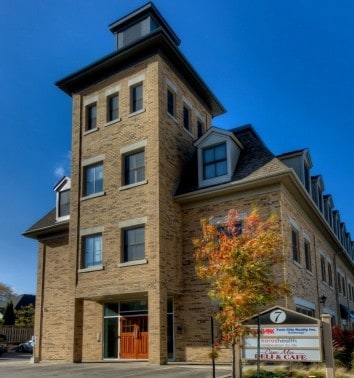 7 Father David Bauer Dr, Waterloo, ON à louer - Photo du bâtiment - Image 3 de 3