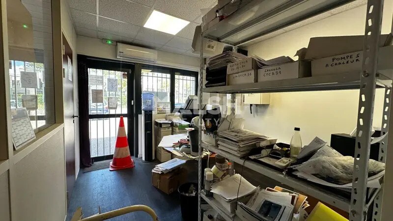 Flex dans Décines-Charpieu à louer - Photo du bâtiment - Image 3 de 4