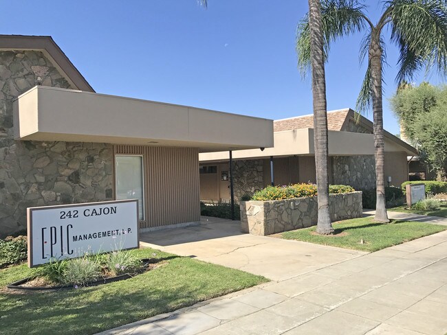 Plus de détails pour 242 Cajon St, Redlands, CA - Bureau à louer