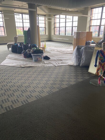 318 E Chicago St, Milwaukee, WI à vendre - Photo du bâtiment - Image 3 de 25