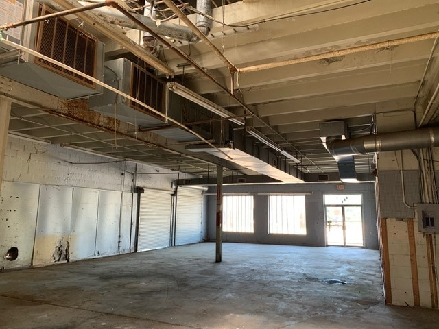 501-525 Noble St Owner Financing portfolio of 3 properties for sale on LoopNet.ca - Interior Photo - Image 3 of 9