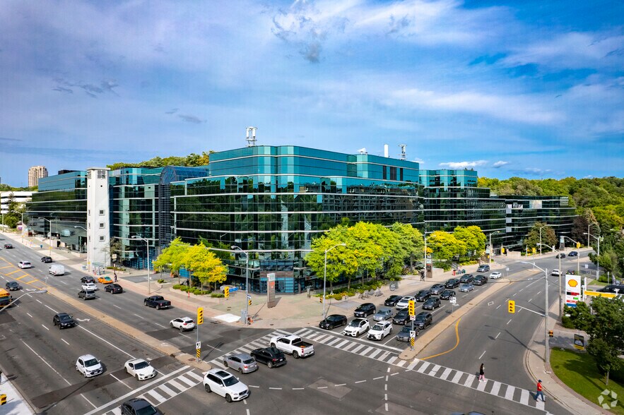 10-20 York Mills Rd, Toronto, ON à louer - Photo du bâtiment - Image 2 de 5