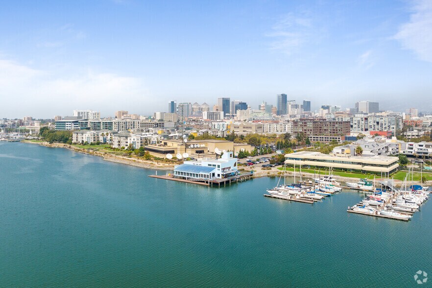 15 Embarcadero W, Oakland, CA à vendre - Photo du bâtiment - Image 2 de 21