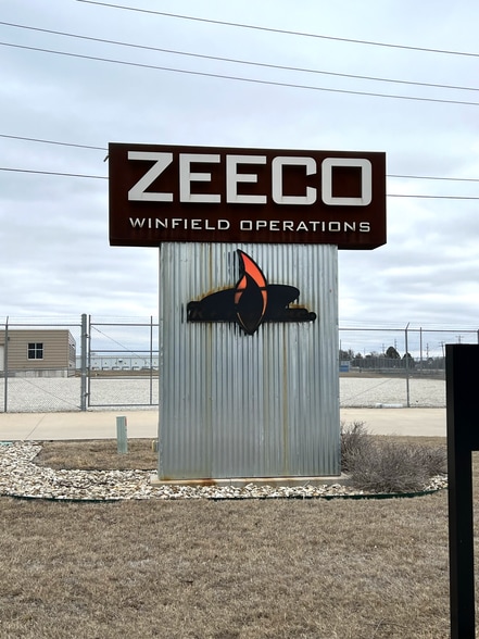 7615 Warehouse Ave, Winfield, KS for sale - Building Photo - Image 3 of 16