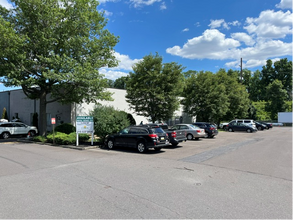 1957 Pioneer Rd, Huntingdon Valley, PA for lease Building Photo- Image 2 of 5