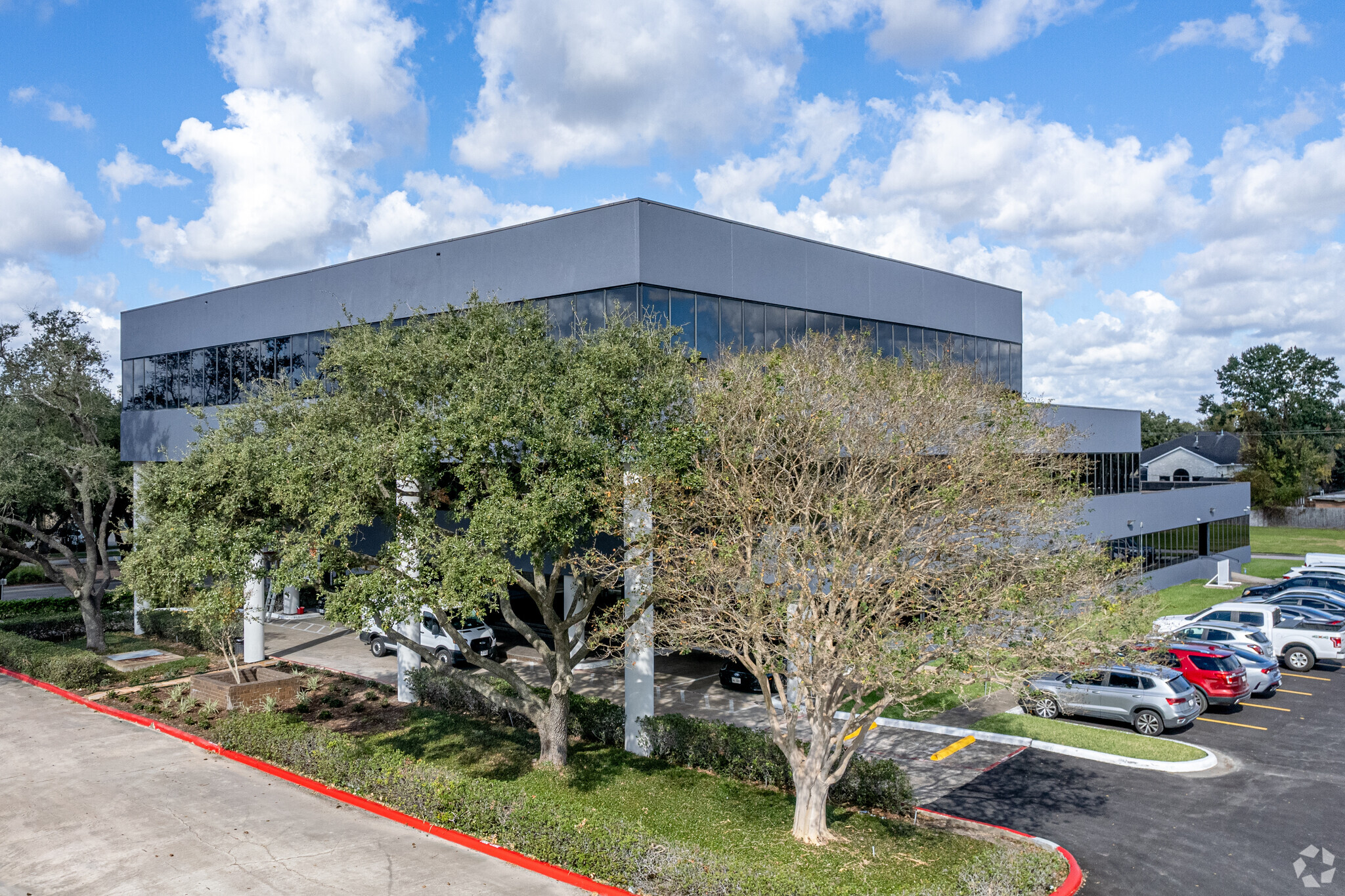 8121 Broadway St, Houston, TX for lease Building Photo- Image 1 of 4