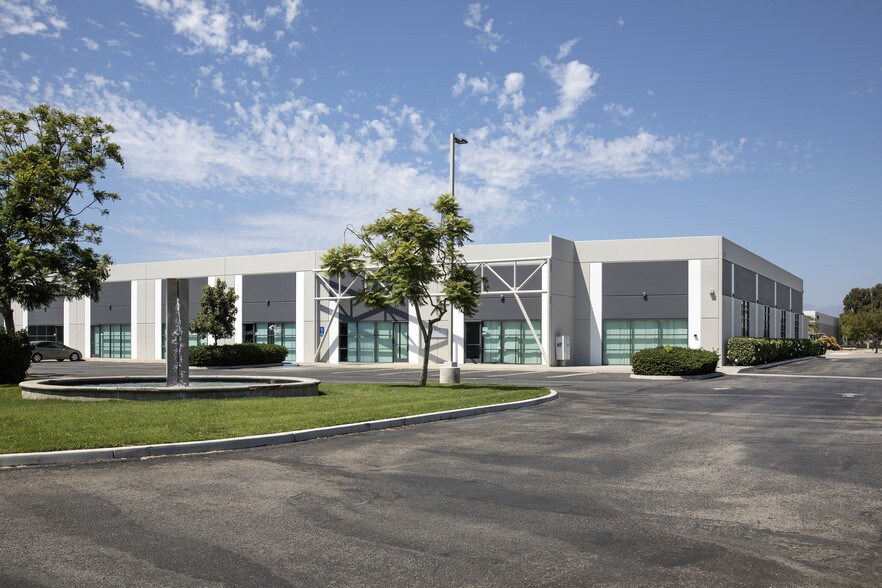 701 Del Norte Blvd, Oxnard, CA à louer - Photo du bâtiment - Image 2 de 12