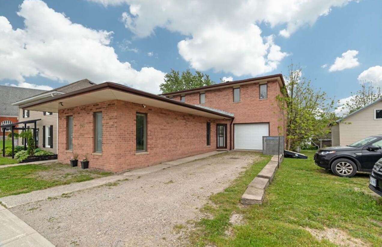 195 Main St, Lucan Biddulph, ON à vendre Photo principale- Image 1 de 35
