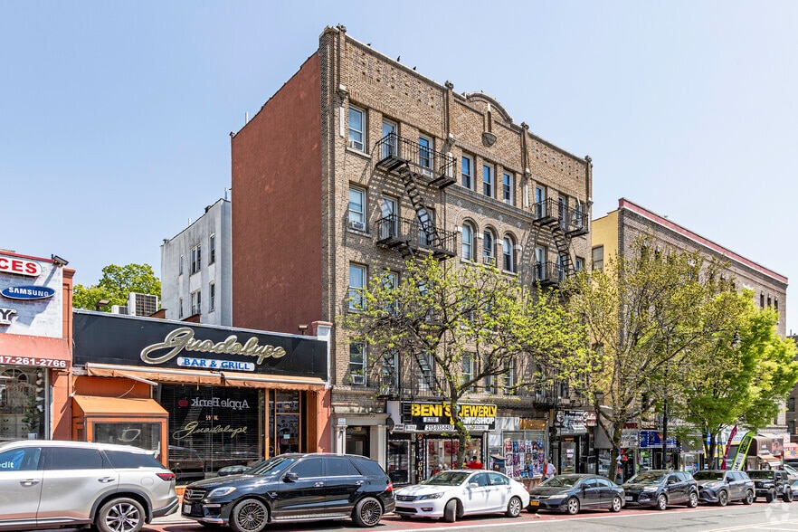 577 Isham St, New York, NY for lease - Building Photo - Image 2 of 14