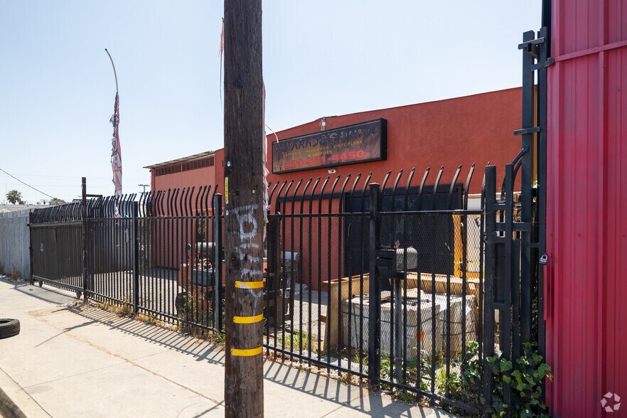 12615 S Main St, Los Angeles, CA à vendre - Photo du bâtiment - Image 3 de 4