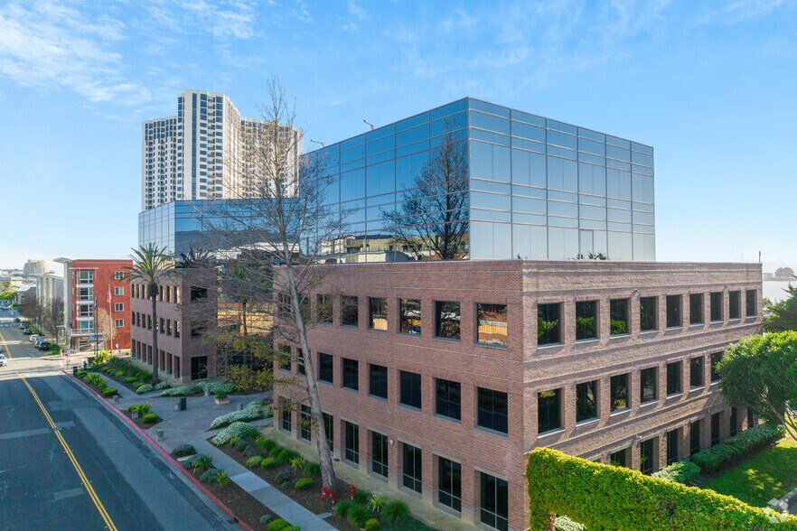 6475 Christie Ave, Emeryville, CA à louer - Photo du bâtiment - Image 3 de 10
