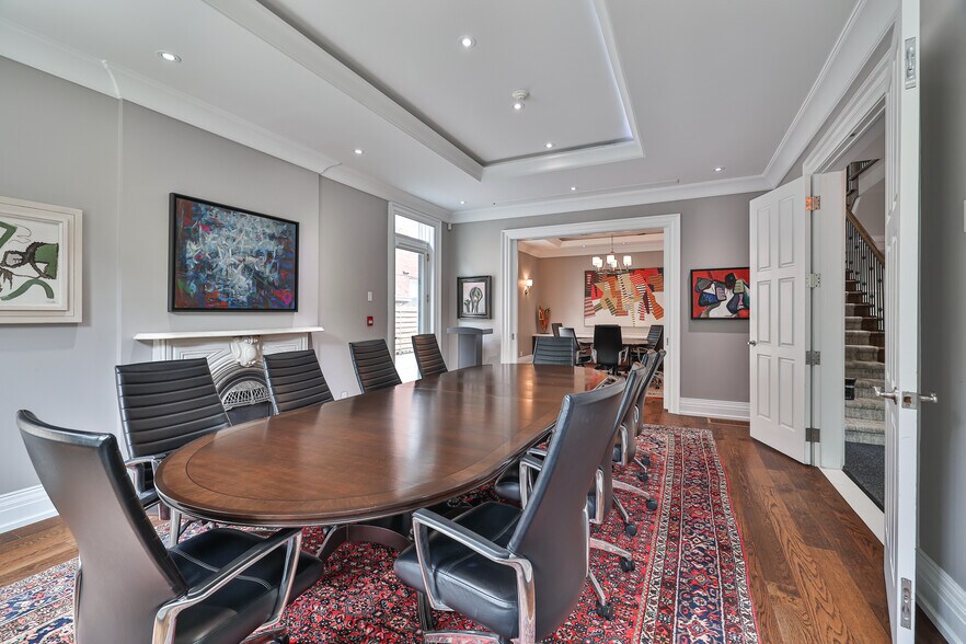 60 Bedford Rd, Toronto, ON à vendre - Photo du bâtiment - Image 3 de 8