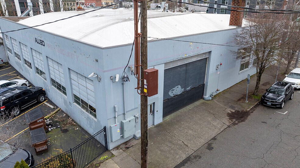 530 NE Couch St, Portland, OR for lease - Building Photo - Image 3 of 32