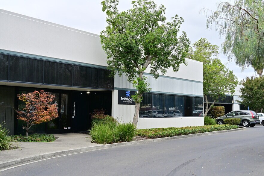 44255 Old Warm Springs Blvd, Fremont, CA à vendre - Photo du bâtiment - Image 1 de 16
