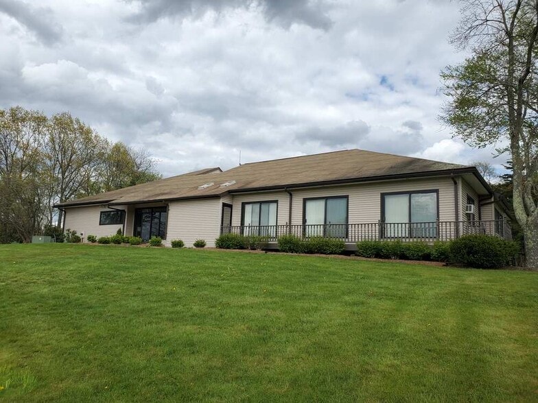 8 Old Indian Trl, Middlefield, CT for lease - Building Photo - Image 2 of 12