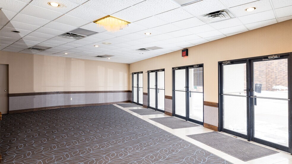 300 2nd St S, La Crosse, WI à vendre - Hall d’entrée - Image 3 de 18