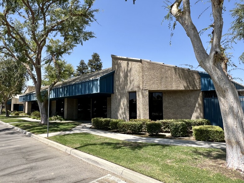 4300 Stine Rd, Bakersfield, CA for lease - Building Photo - Image 1 of 3