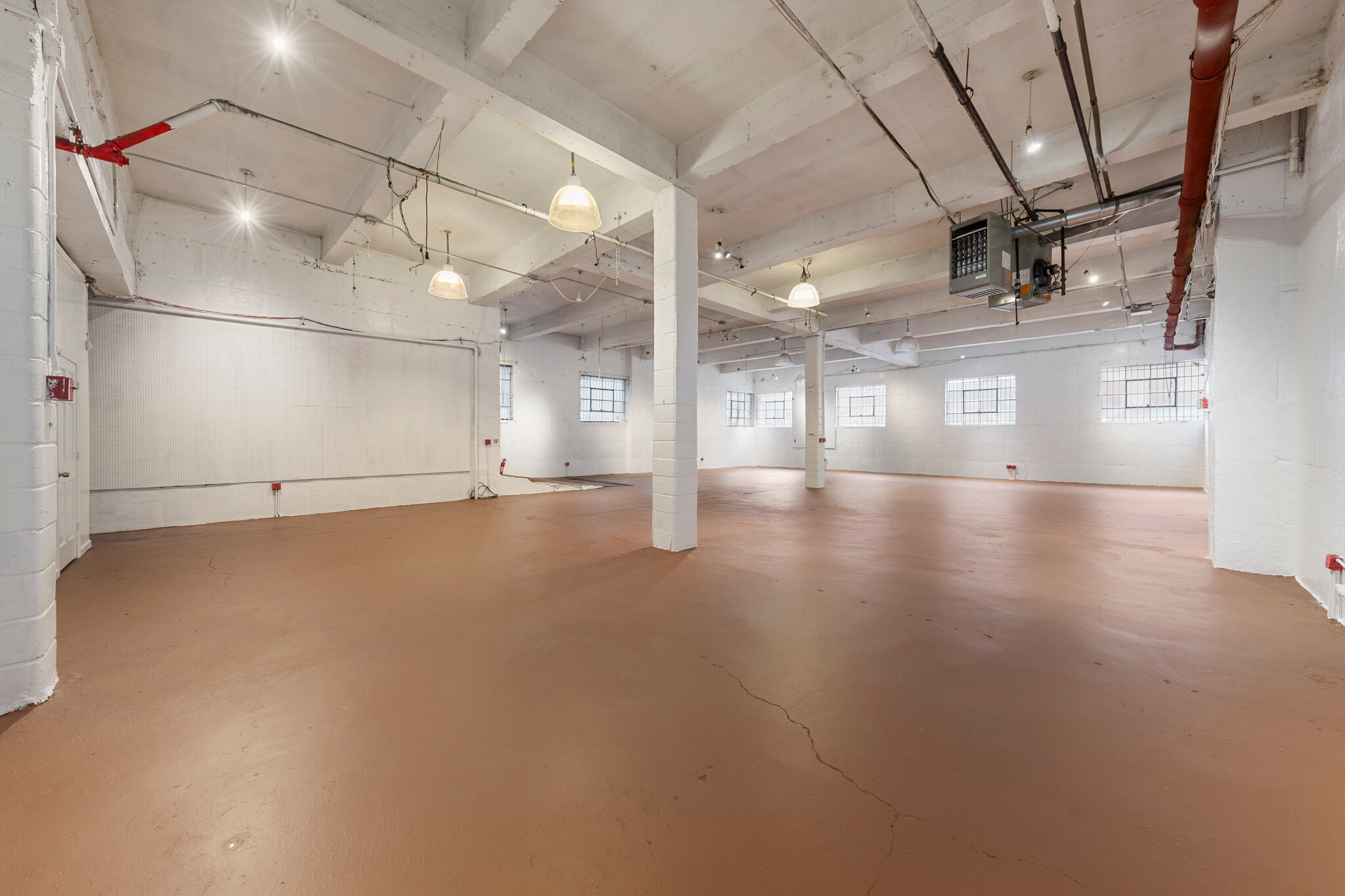3906 Crescent St, Long Island City, NY for lease Interior Photo- Image 1 of 6