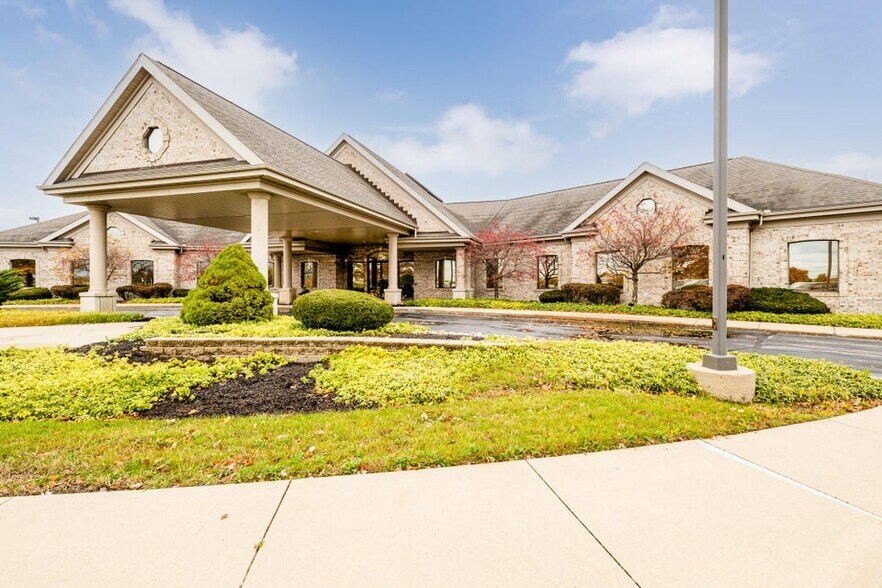 3901 Stonegate Park, Saint Joseph, MI for sale - Building Photo - Image 2 of 22