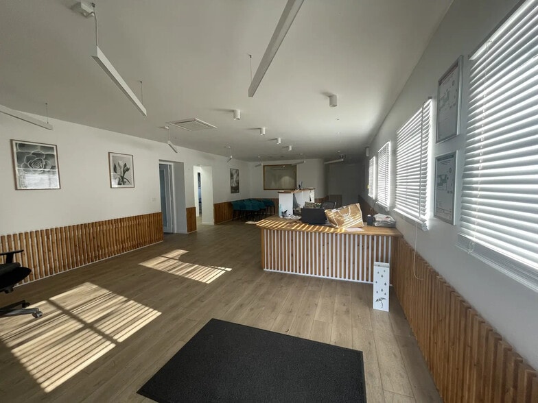 52 Avenue Georges Vacher, Rousset for lease - Interior Photo - Image 1 of 3