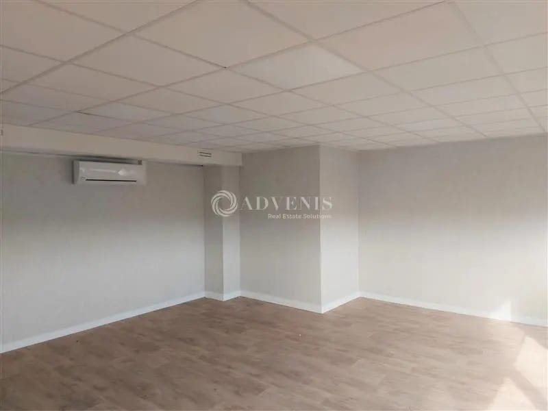 Office in Boissy-Saint-Léger for lease Interior Photo- Image 1 of 6