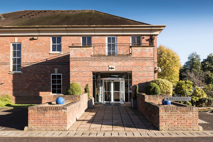 The Broadway, Amersham for lease - Building Photo - Image 2 of 2