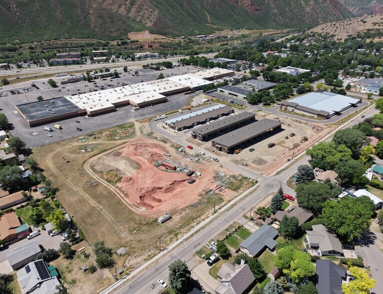 214 Center Dr, Glenwood Springs, CO à vendre - Photo du bâtiment - Image 2 de 3