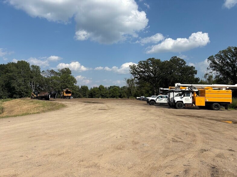19477 Saint Francis Blvd, Anoka, MN à vendre - Photo du bâtiment - Image 3 de 5