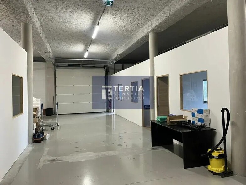 Flex in Vendargues for lease - Interior Photo - Image 3 of 7