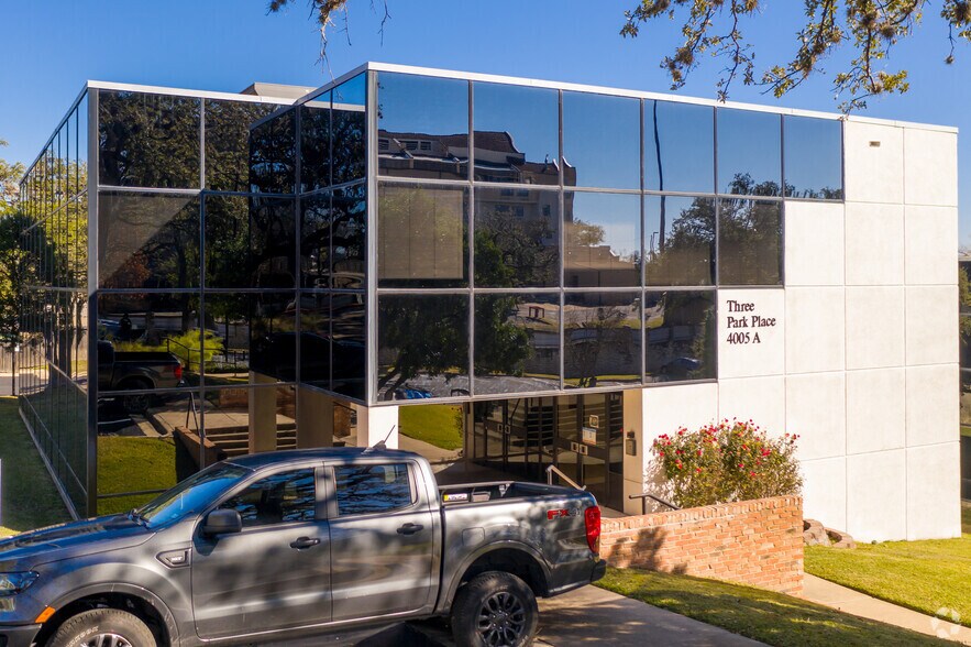 4005 Banister Ln, Austin, TX à louer - Photo du bâtiment - Image 3 de 9
