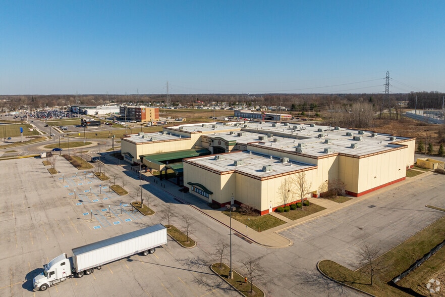 3930 E Dupont Rd, Fort Wayne, IN for sale - Primary Photo - Image 1 of 19