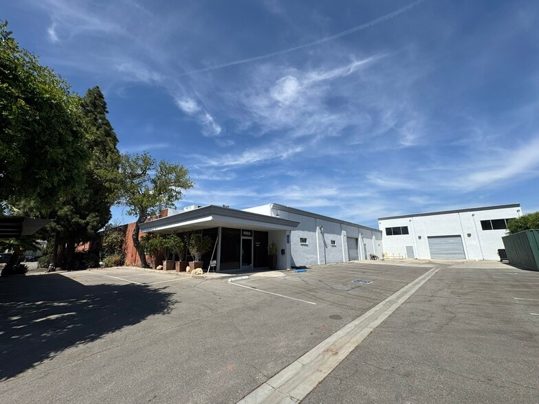 8964 Oso Ave, Chatsworth, CA à louer - Photo du bâtiment - Image 1 de 3