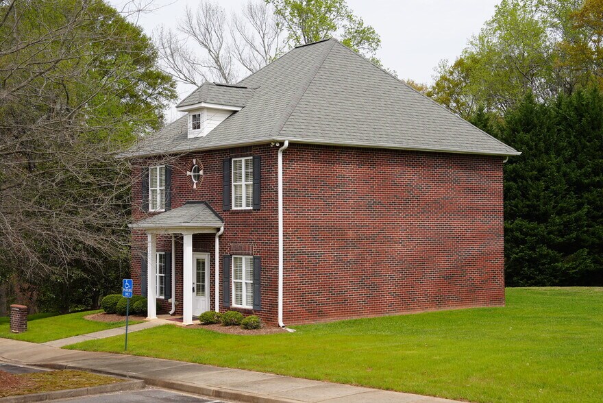 1971 S Pine St, Spartanburg, SC à louer - Photo du bâtiment - Image 2 de 2
