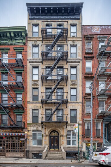 348 E 9th St, New York, NY à louer - Photo du bâtiment - Image 3 de 10