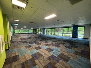 400 Butler Farm Rd, Hampton, VA for lease Interior Photo- Image 2 of 9