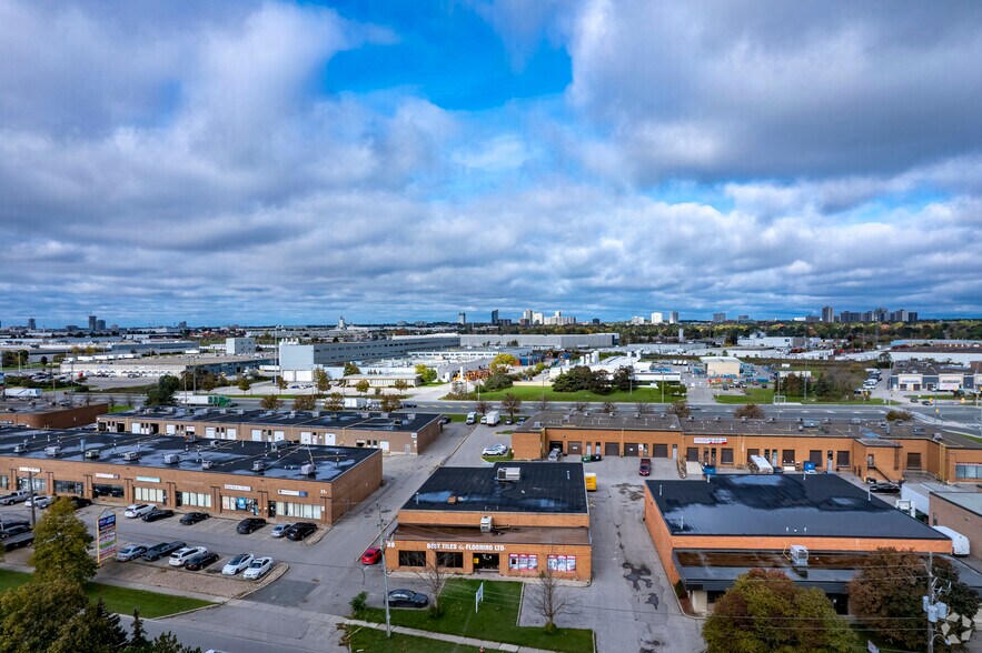 30 Strathearn Ave, Brampton, ON for sale - Primary Photo - Image 1 of 1