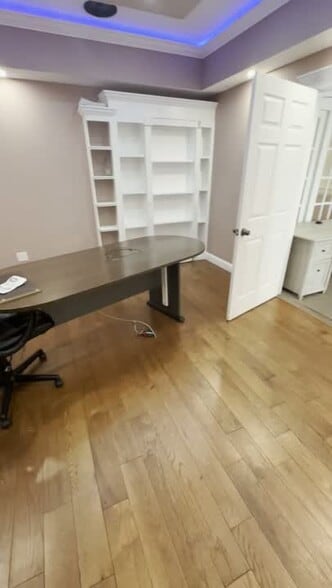 147-151 W Merrick Rd, Freeport, NY for lease - Commercial Listing Video - Image 2 of 13