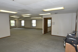 11516 N Port Washington Rd, Mequon, WI for lease Interior Photo- Image 1 of 7