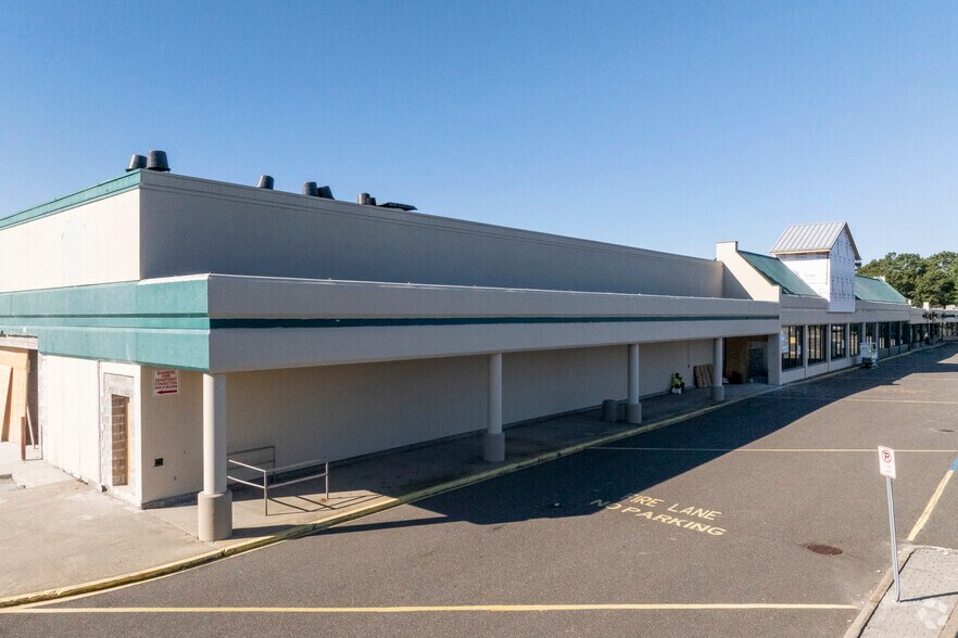 50-110 Route 109, West Babylon, NY à louer - Photo du bâtiment - Image 2 de 4