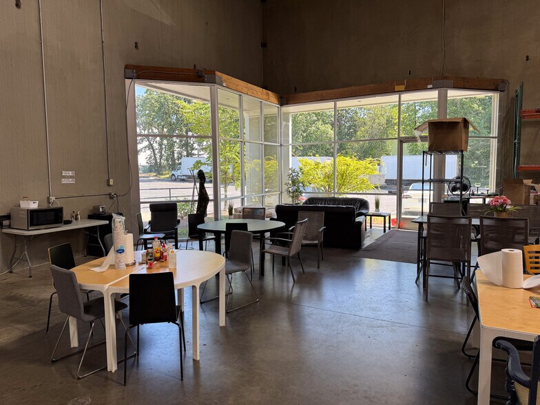 7930 SW Burns Way, Wilsonville, OR à louer - Photo intérieure - Image 2 de 4