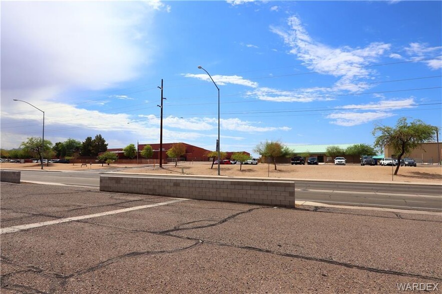 1041 E Hancock Rd, Bullhead City, AZ for lease - Building Photo - Image 3 of 18