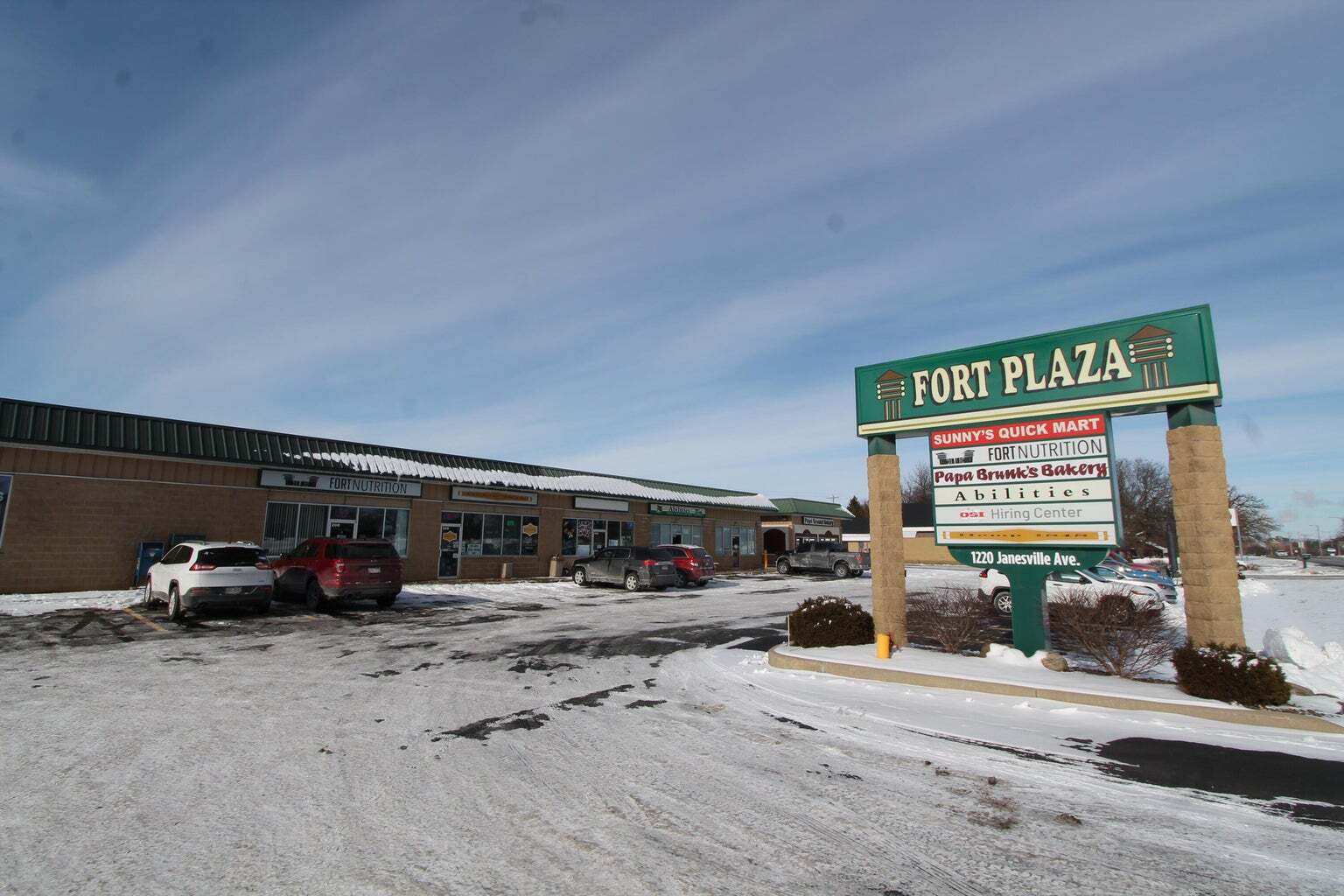 1220 Janesville Ave, Fort Atkinson, WI à vendre Photo principale- Image 1 de 28